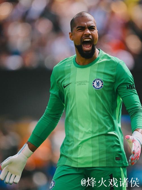 天空记者：蓝军夏窗不太可能买门将，桑切斯和约恩森竞争一门