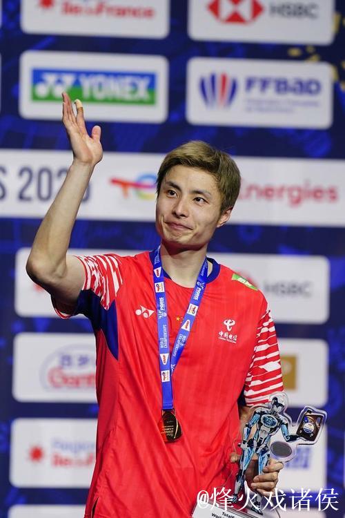 世界羽联总决赛：石宇奇不敌小波波夫，摘得男单亚军